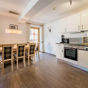 Hotel Kristall By Skinetworks ****