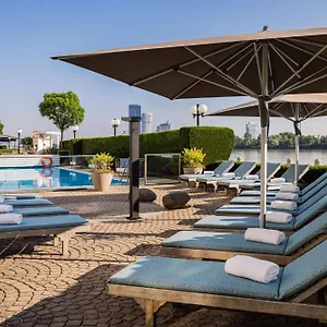 Hilton Waterfront Otel